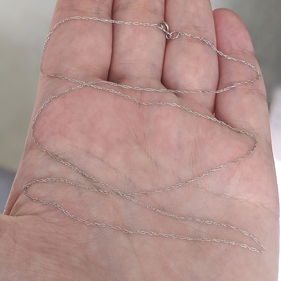 10K solid white gold 18" fine chain necklace - Picture 4 of 6